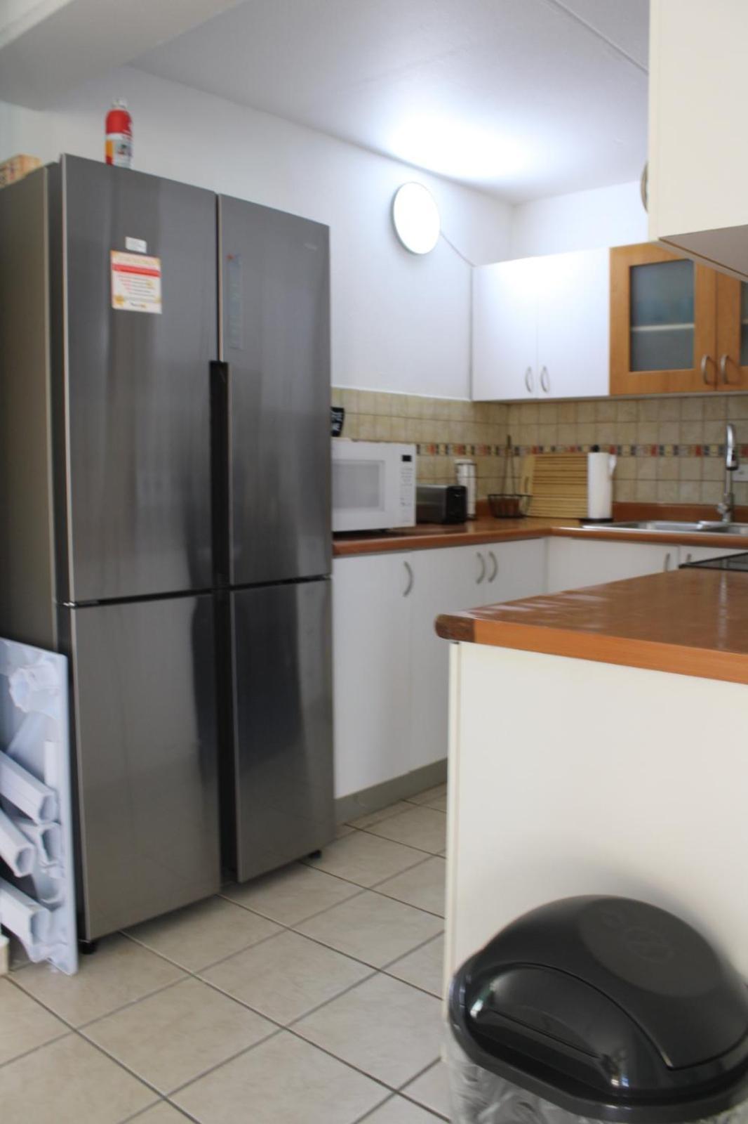 Apartamento Airport Retreat With A Pool