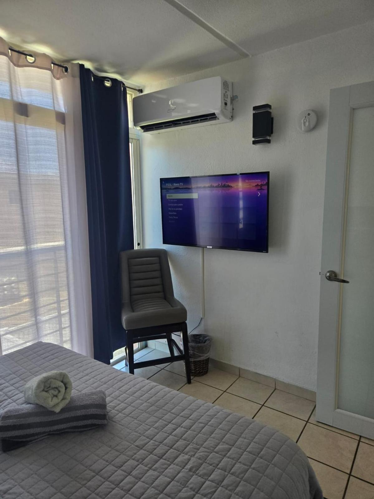 Apartamento Airport Retreat With A Pool