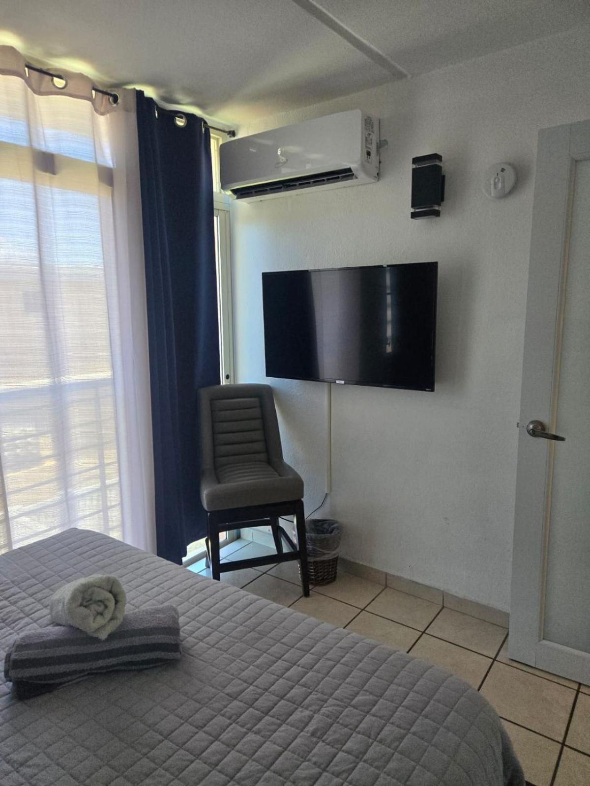 Airport Retreat With A Pool Apartamento *